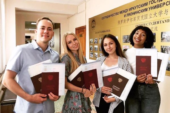 20 лет программе профессиональной переподготовки «Переводчик в сфере профессиональной коммуникации» в МИЭЛ ИГУ! 16 выпусков! 1792 выпускника!