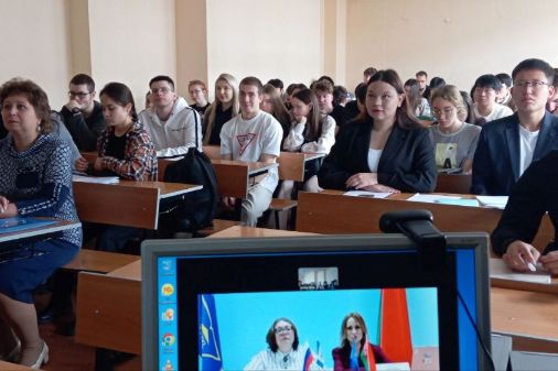 Научный и культурный обмен в МИЭЛ