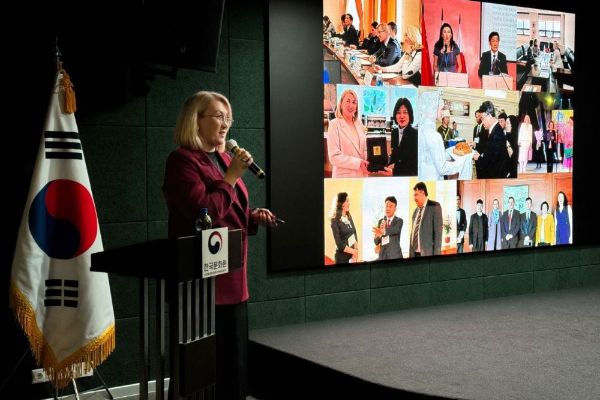 Лекция о деловом этикете в Корейском культурном центр в Москве