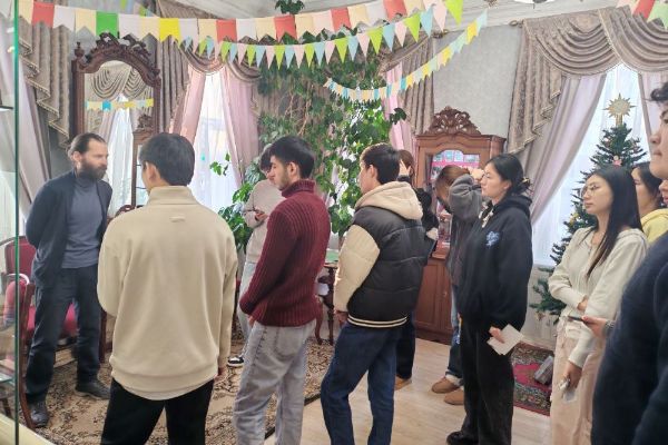 В преддверии праздников: студенты из Китая и Туркменистана погрузились в сибирские традиции