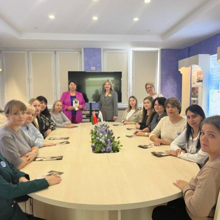 photo_5462936652776340590_y