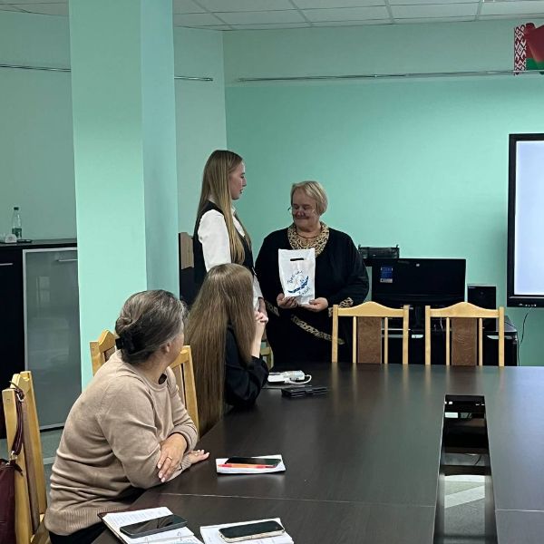 photo_5462936652776340594_y