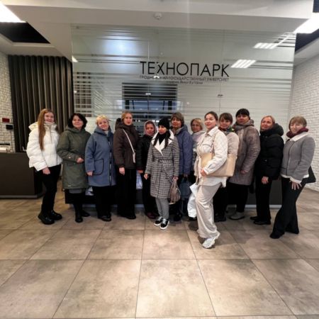 photo_5462936652776340595_y