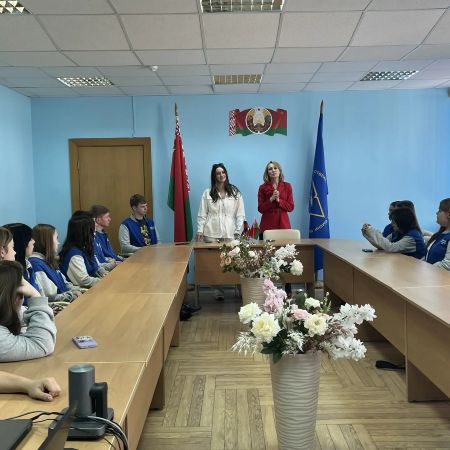 19317545-95a7-4215-9fa0-0c960274c21c