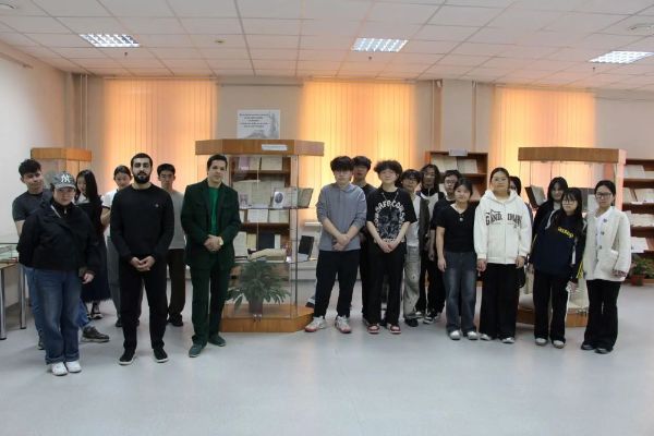 Студенты-лингвисты прикоснулись к книжным раритетам: экскурсия в мир редких изданий