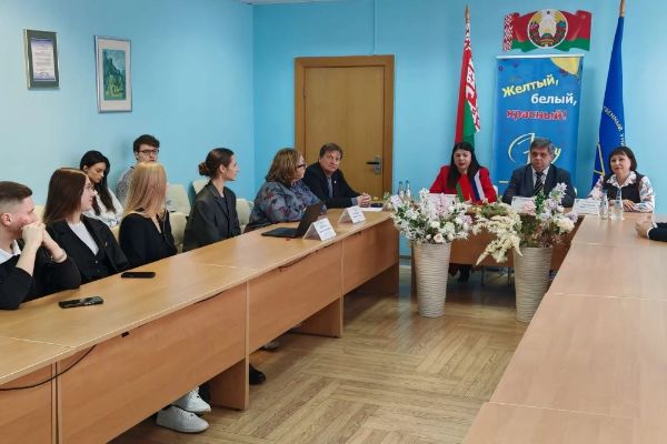 Студенты и преподаватели МИЭЛ приняли участие в круглом столе " Роль молодежных движений в формировании профессиональных компетенций студентов" на Факультете экономики и управления ГрГУ им. Янки Купалы